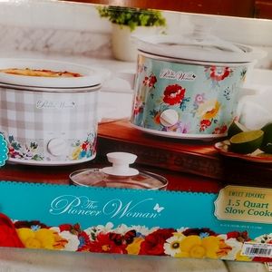 Pioneer Woman 1.5 quart slow cookers